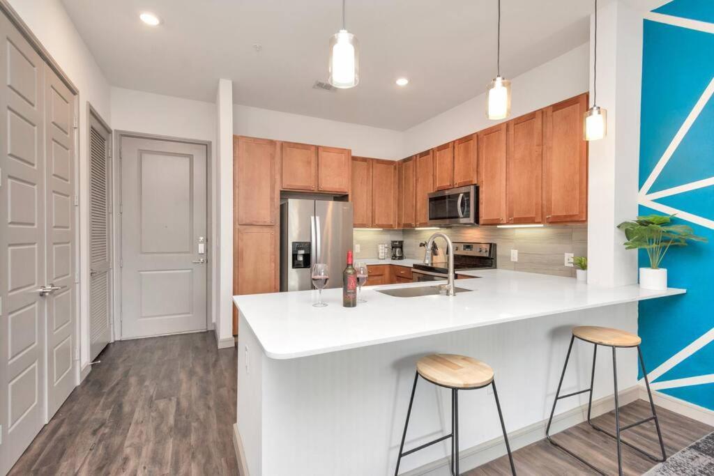 Апартаменты U4 Penthouse Downtown Хьюстон Экстерьер фото