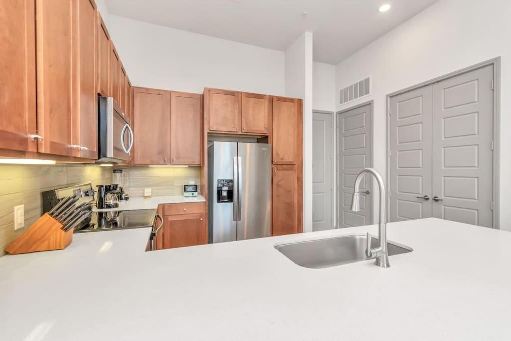 Апартаменты U4 Penthouse Downtown Хьюстон Экстерьер фото