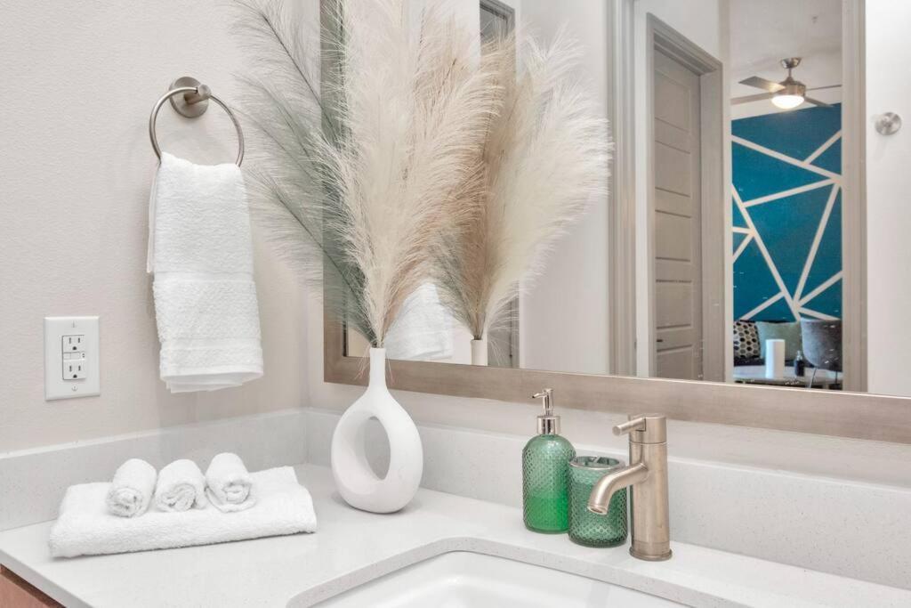 Апартаменты U4 Penthouse Downtown Хьюстон Экстерьер фото