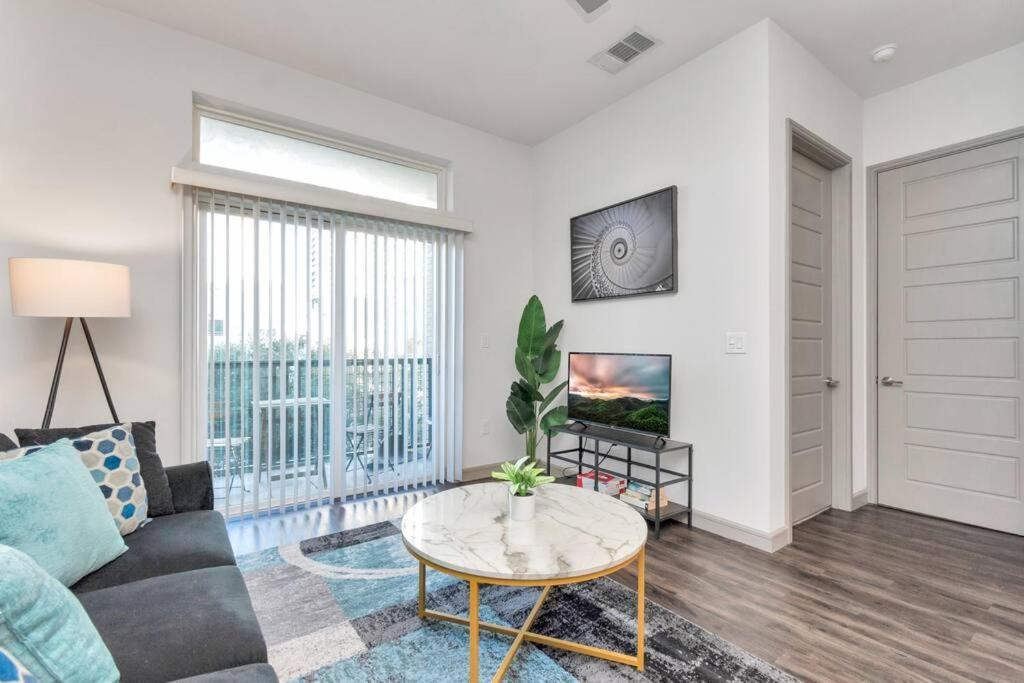 Апартаменты U4 Penthouse Downtown Хьюстон Экстерьер фото