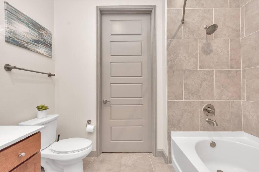 Апартаменты U4 Penthouse Downtown Хьюстон Экстерьер фото