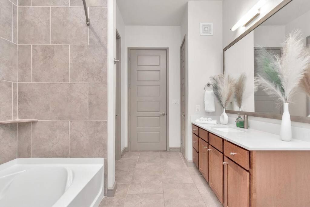 Апартаменты U4 Penthouse Downtown Хьюстон Экстерьер фото