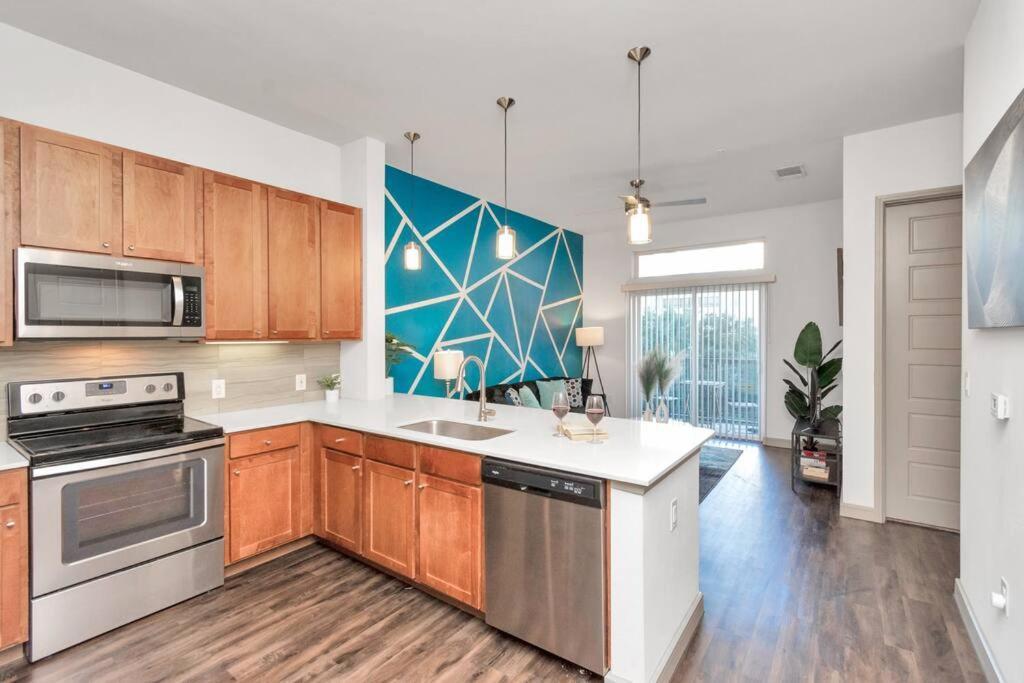 Апартаменты U4 Penthouse Downtown Хьюстон Экстерьер фото